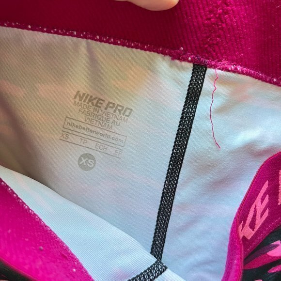 NIKE PRO Pink Camo Dri-Fit Capri Leggings Pants Womens Size XS Athletic Yoga - Picture 4 of 7